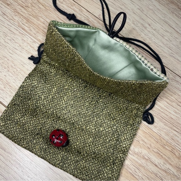 Green Vintage looking small handmade purse with clay ladybug button. - Picture 3 of 9